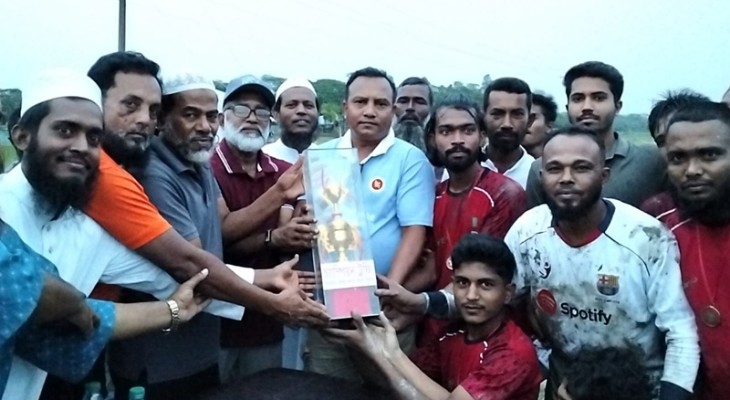 কলাপাড়ায় আন্তওয়ার্ড নতুন কূড়ি ফুটবল টুর্নামেন্টের ফাইনালখেলা অনুষ্ঠিত